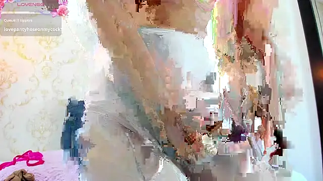 Snapshot of EIMY-ROBERTS chatting on 10/29/25, 08:32 EIMY-ROBERTS online show from 10/29/25, 08:32