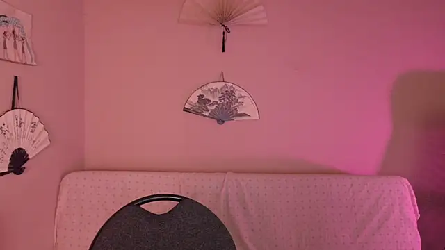 Snapshot of phoenix_xx chatting on 06/04/26, 12:33 phoenix xx online show from 06/04/26, 12:33