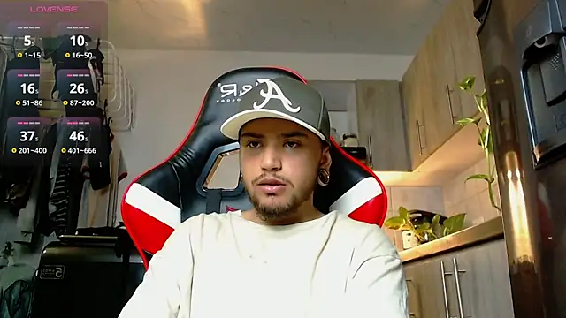 Snapshot of ftmphilip_ chatting on 11/20/25, 12:11 ftmphilip online show from 11/20/25, 12:11