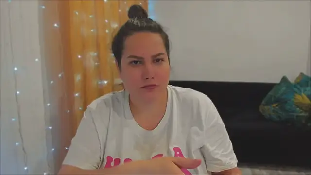 Snapshot of _madalexa_ chatting on 09/14/25, 05:56  madalexa  online show from 09/14/25, 05:56