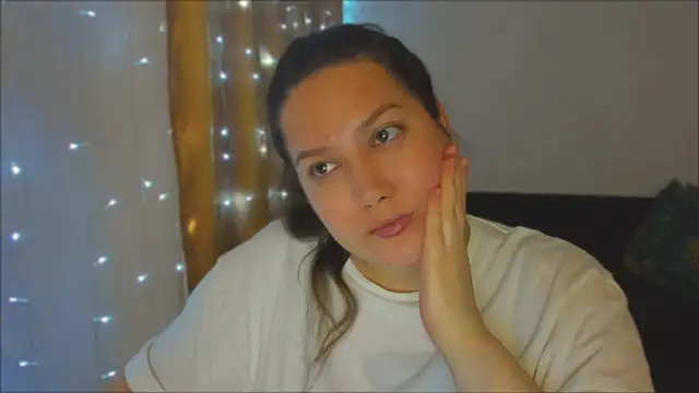 Snapshot of _madalexa_ chatting on 09/19/25, 10:43  madalexa  online show from 09/19/25, 10:43