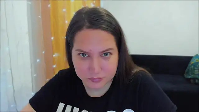 Snapshot of _madalexa_ chatting on 10/14/25, 01:34  madalexa  online show from 10/14/25, 01:34