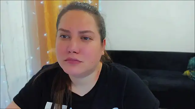 Snapshot of _madalexa_ chatting on 10/16/25, 07:26  madalexa  online show from 10/16/25, 07:26