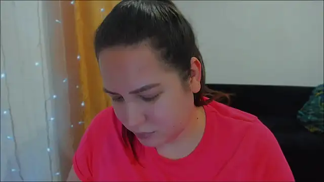 Snapshot of _madalexa_ chatting on 10/17/25, 05:26  madalexa  online show from 10/17/25, 05:26