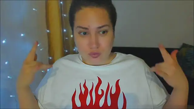 Snapshot of _madalexa_ chatting on 10/25/25, 10:37  madalexa  online show from 10/25/25, 10:37