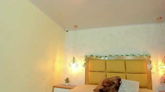 Snapshot of LARSONMIA chatting on 01/19/26, 11:25 LARSONMIA online show from 01/19/26, 11:25