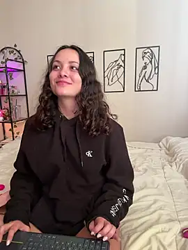 Megan Rodrigo online show from 11/11/25, 07:14