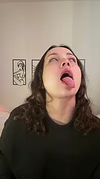 Megan Rodrigo online show from 11/30/25, 02:43