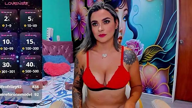 Snapshot of mia_bigtits17 chatting on 12/29/24, 10:47 mia bigtits17 online show from 12/29/24, 10:47