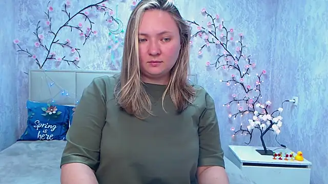 Snapshot of SallyVerda chatting on 05/19/26, 01:56 SallyVerda online show from 05/19/26, 01:56