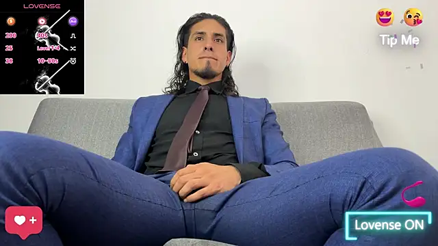 Snapshot of Tom_blunt96 chatting on 09/18/25, 04:20 Tom blunt96 online show from 09/18/25, 04:20