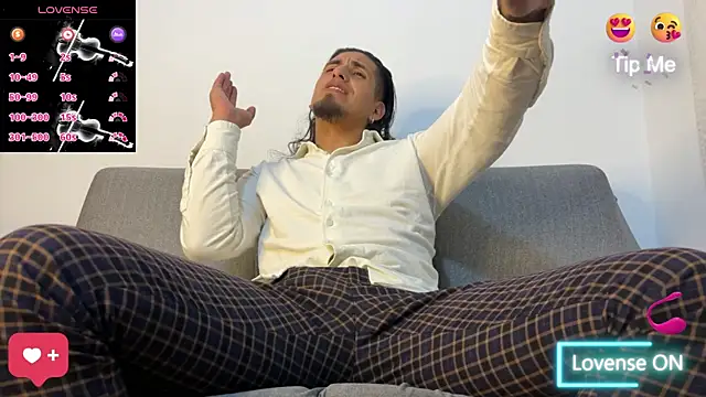 Snapshot of Tom_blunt96 chatting on 11/01/25, 03:30 Tom blunt96 online show from 11/01/25, 03:30