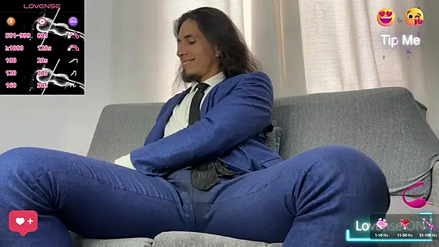 Snapshot of Tom_blunt96 chatting on 11/06/25, 07:37 Tom blunt96 online show from 11/06/25, 07:37