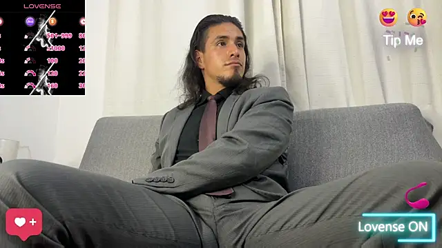 Snapshot of Tom_blunt96 chatting on 11/10/25, 05:06 Tom blunt96 online show from 11/10/25, 05:06