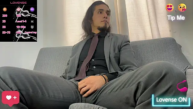 Snapshot of Tom_blunt96 chatting on 11/20/25, 02:50 Tom blunt96 online show from 11/20/25, 02:50