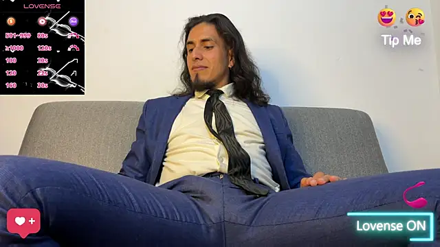 Snapshot of Tom_blunt96 chatting on 11/28/25, 12:57 Tom blunt96 online show from 11/28/25, 12:57