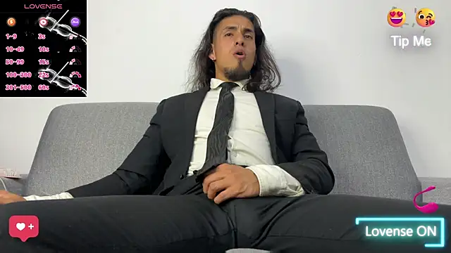 Snapshot of Tom_blunt96 chatting on 11/29/25, 04:37 Tom blunt96 online show from 11/29/25, 04:37