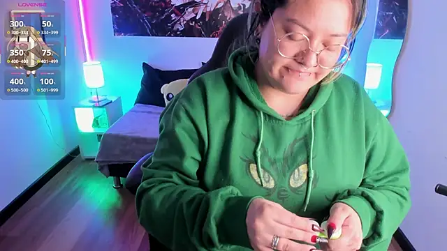 lucky-leah online show from 11/18/25, 04:17