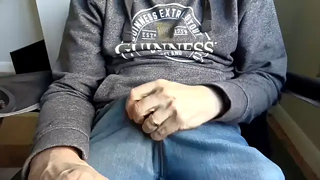 Snapshot of hornyguyuk1973 chatting on 03/13/26, 08:21 hornyguyuk1973 online show from 03/13/26, 08:21