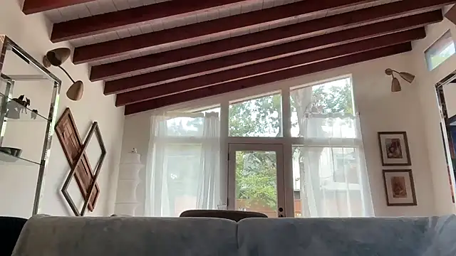 Snapshot of YUMIandbigWOLF chatting on 09/25/25, 05:49 YUMIandbigWOLF online show from 09/25/25, 05:49