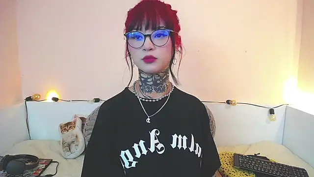 Snapshot of Isabella__dark chatting on 12/02/24, 10:23 Isabella dark online show from 12/02/24, 10:23