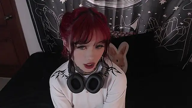 Snapshot of Isabella__dark chatting on 12/27/24, 09:32 Isabella dark online show from 12/27/24, 09:32