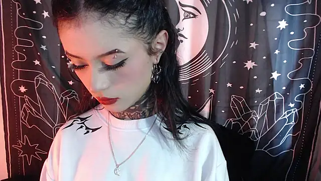 Snapshot of Isabella__dark chatting on 01/11/25, 10:07 Isabella dark online show from 01/11/25, 10:07