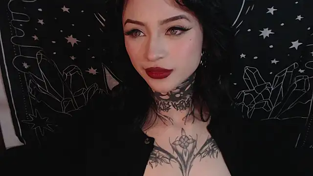 Snapshot of Isabella__dark chatting on 01/29/25, 12:01 Isabella dark online show from 01/29/25, 12:01