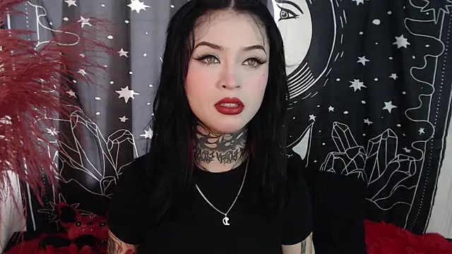 Snapshot of Isabella__dark chatting on 02/05/25, 08:35 Isabella dark online show from 02/05/25, 08:35