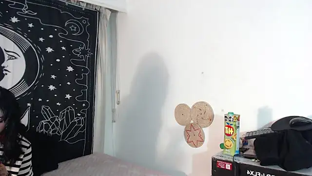 Snapshot of Isabella__dark chatting on 02/08/25, 11:34 Isabella dark online show from 02/08/25, 11:34