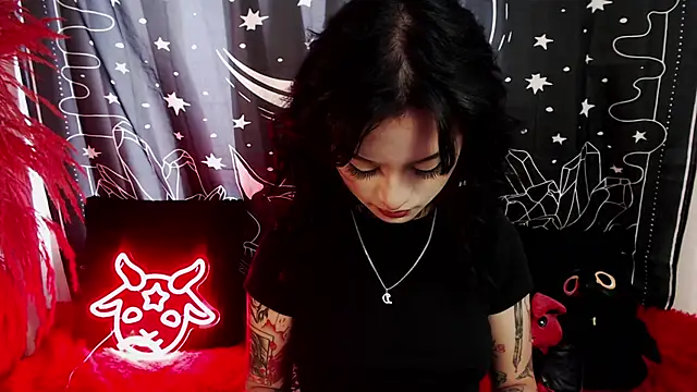Snapshot of Isabella__dark chatting on 03/11/25, 08:42 Isabella dark online show from 03/11/25, 08:42