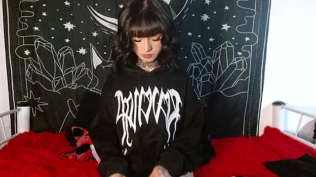 Isabella  dark online show from 10/15/25, 12:11