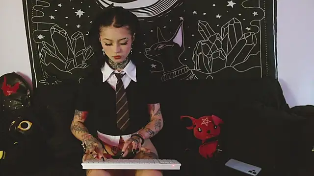 Isabella  dark online show from 10/30/25, 09:48