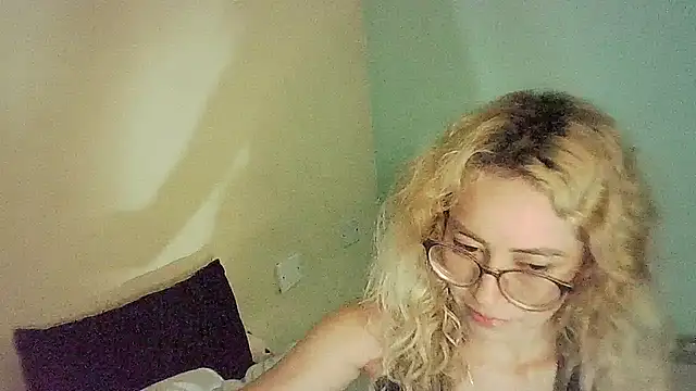 JuliaMack online show from 12/19/24, 05:07