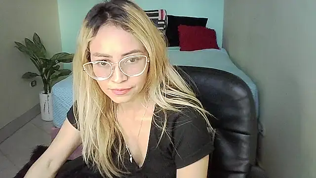 JuliaMack online show from 02/26/25, 10:09