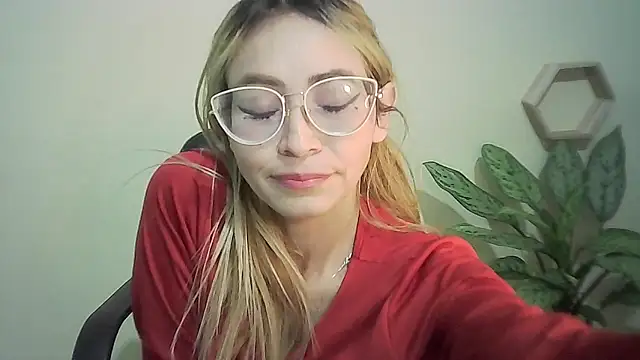 JuliaMack online show from 03/01/25, 03:32