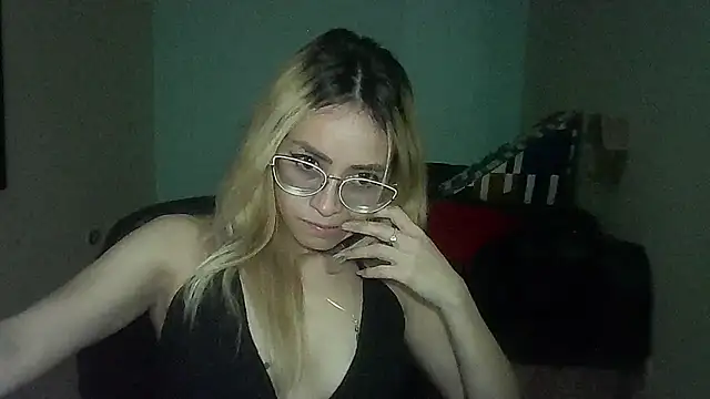 JuliaMack online show from 03/05/25, 02:14