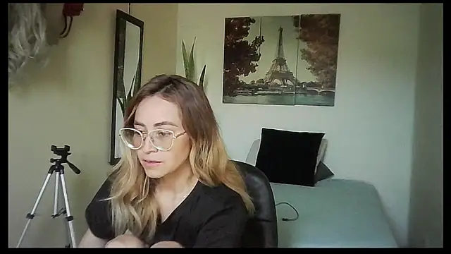 JuliaMack online show from 10/27/25, 09:41