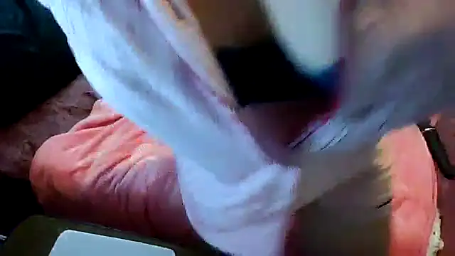 Snapshot of XxxAprilxxX chatting on 10/12/25, 11:09 XxxAprilxxX online show from 10/12/25, 11:09