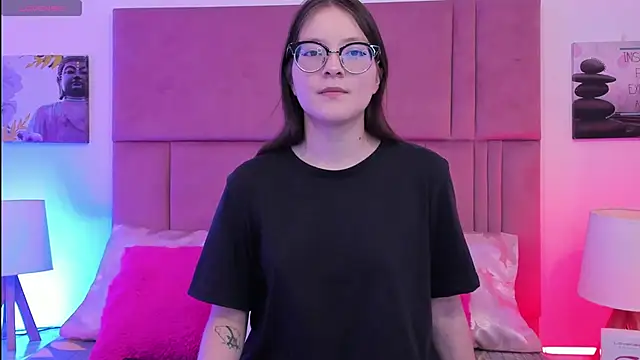 Snapshot of xbarbie_angelx chatting on 03/21/25, 10:39 xbarbie angelx online show from 03/21/25, 10:39