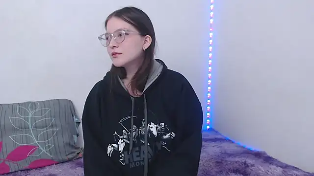 Snapshot of xbarbie_angelx chatting on 11/15/25, 12:02 xbarbie angelx online show from 11/15/25, 12:02