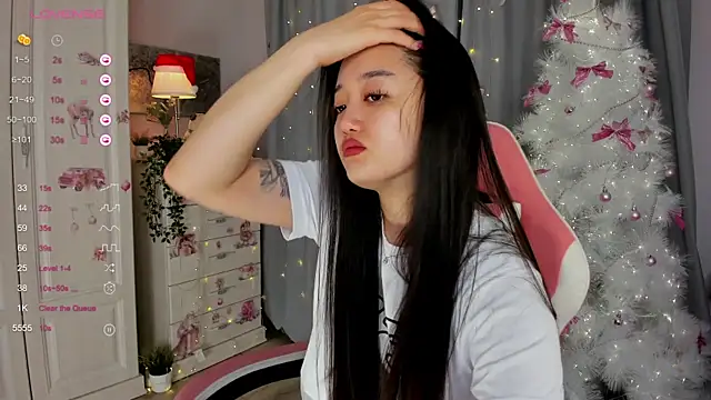 Snapshot of FreyaRaya chatting on 12/20/25, 03:24 FreyaRaya online show from 12/20/25, 03:24