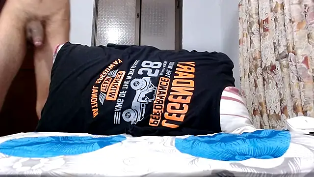 Snapshot of gollfather13 chatting on 11/16/25, 05:29 gollfather13 online show from 11/16/25, 05:29