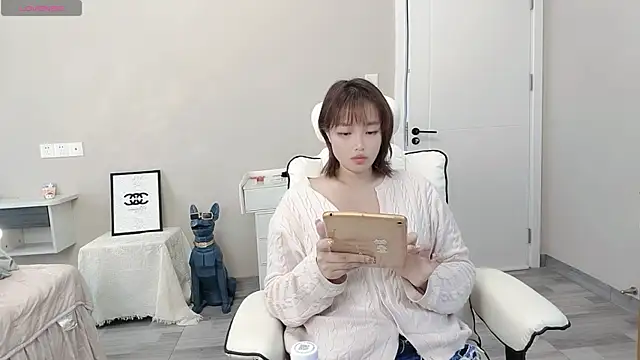 Snapshot of Cothy_Ti chatting on 11/07/25, 04:23 Cothy Ti online show from 11/07/25, 04:23