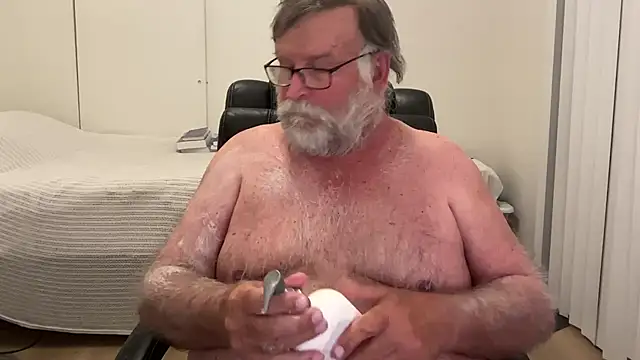 Snapshot of Drummajor chatting on 10/24/25, 03:47 Drummajor online show from 10/24/25, 03:47