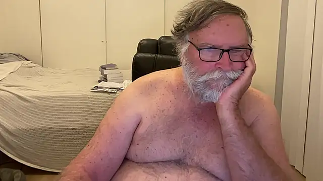 Snapshot of Drummajor chatting on 10/29/25, 04:48 Drummajor online show from 10/29/25, 04:48