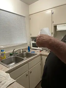 Snapshot of Drummajor chatting on 10/31/25, 12:33 Drummajor online show from 10/31/25, 12:33