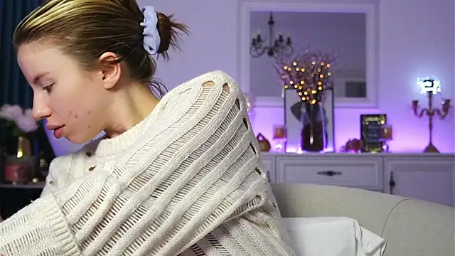 Snapshot of ivyleague_ chatting on 10/13/25, 04:01 ivyleague online show from 10/13/25, 04:01