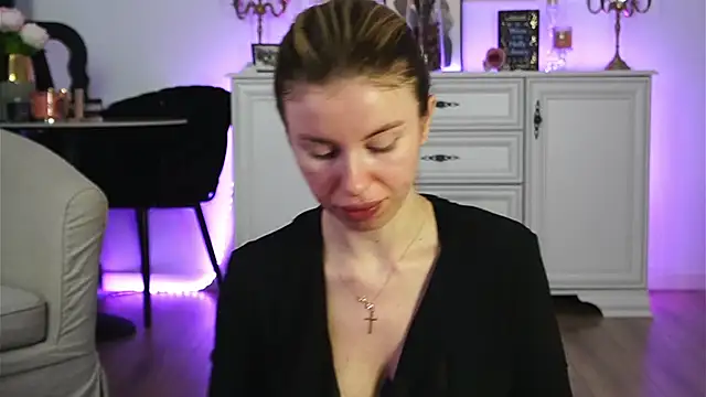 Snapshot of ivyleague_ chatting on 11/01/25, 03:30 ivyleague online show from 11/01/25, 03:30