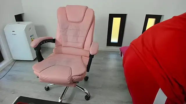 Snapshot of Dyana_Kaylinn chatting on 09/16/25, 04:46 Dyana Kaylinn online show from 09/16/25, 04:46